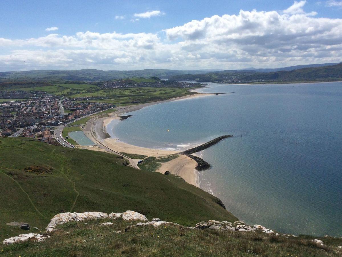 Beside The Sea - In Town Appartement Llandudno Buitenkant foto